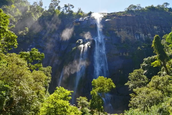 Diyaluma Falls